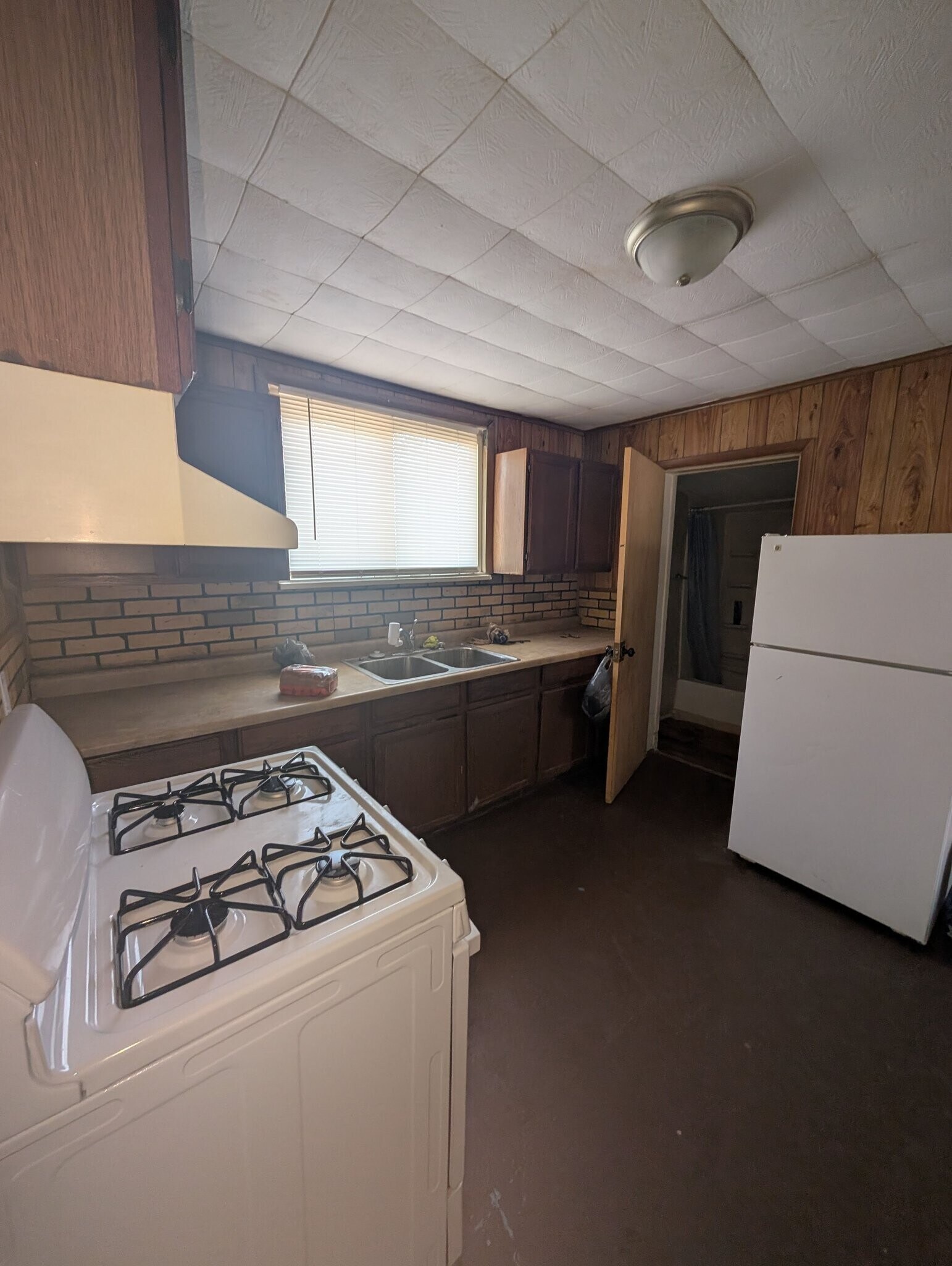 Building Photo - 2116 W Garden St