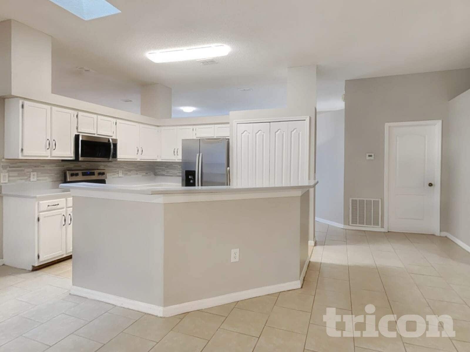 Building Photo - 250 Parkview Dr