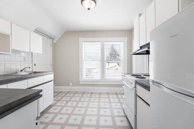 Building Photo - 71 Grand Ave