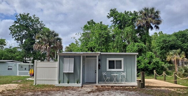 Building Photo - Efficiency Mainland New Smyrna Beach