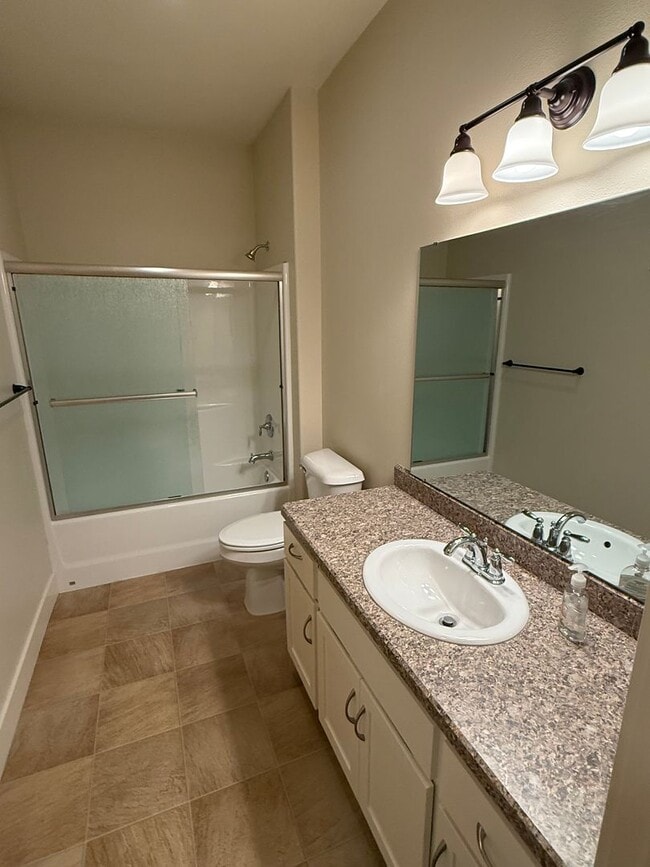 Building Photo - 2 Bedroom/ 2 Bathroom Townhome by Ben Stee...