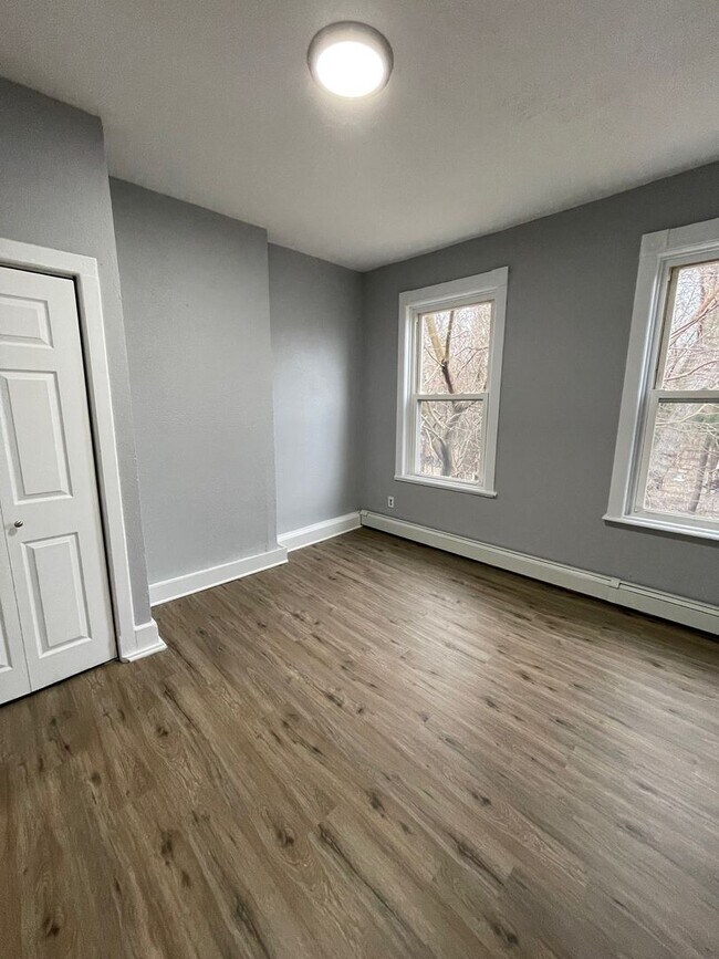 Building Photo - 15 Liberty St