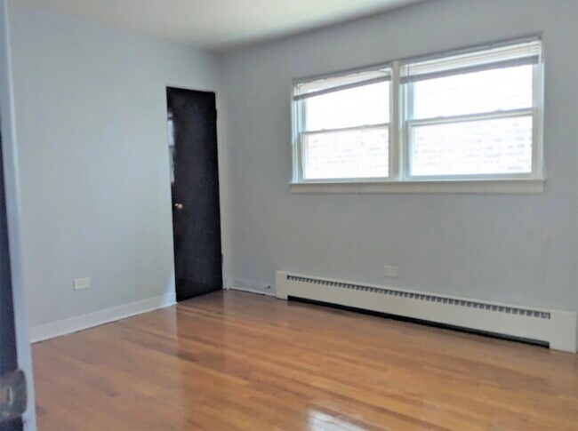 Building Photo - 5544 N Campbell Ave