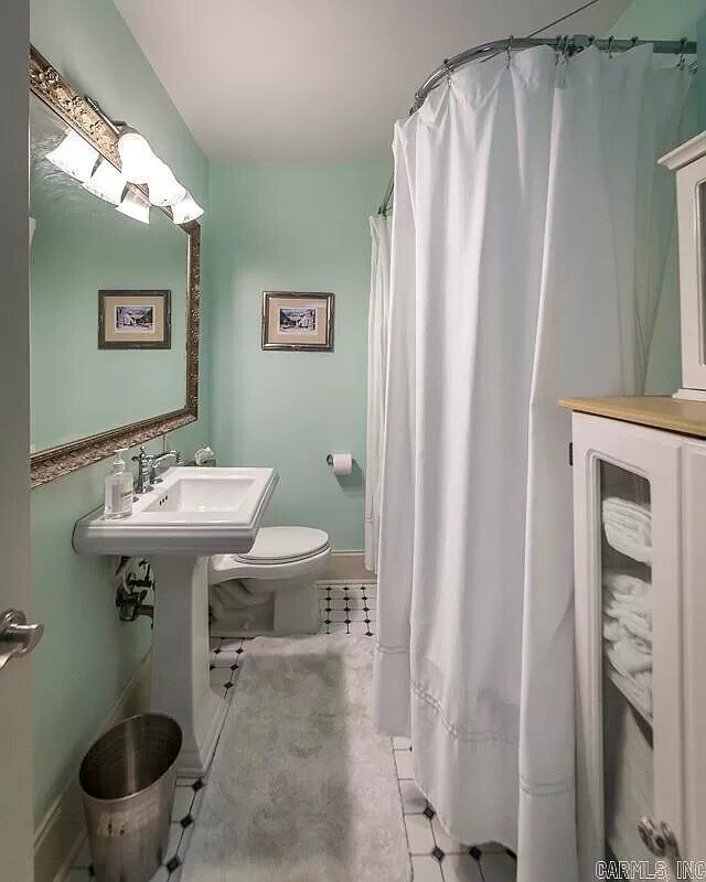 Building Photo - 1717 N University Ave