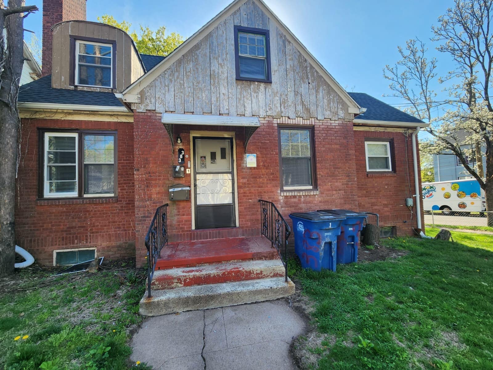 Building Photo - 383 Newhall St