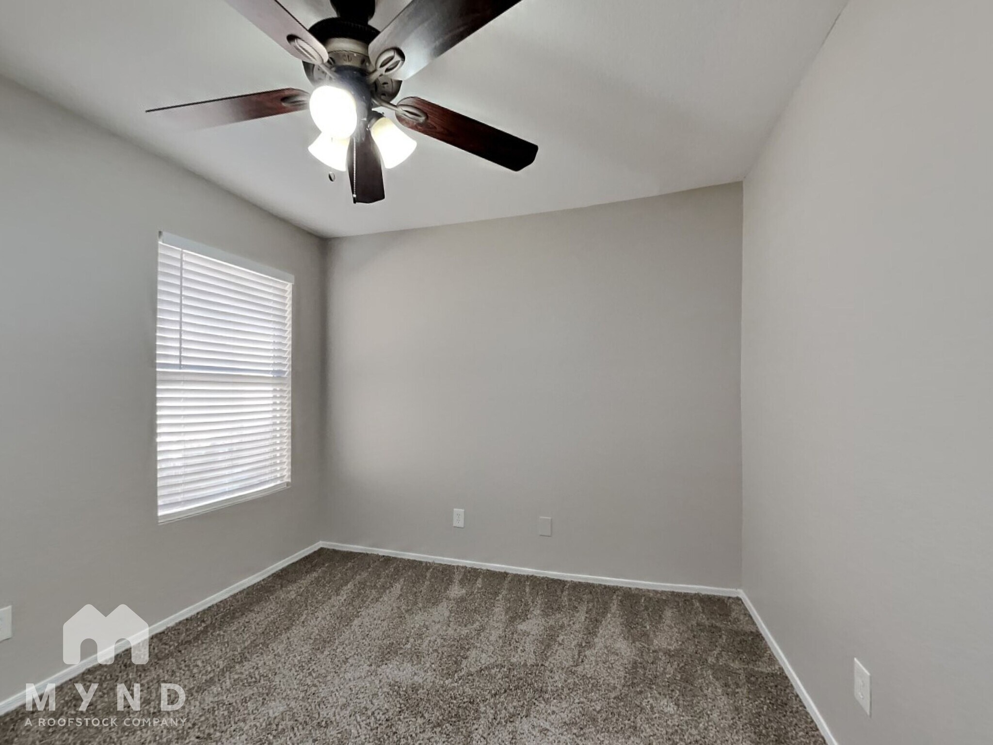 Building Photo - 8027 W Laurel Ln