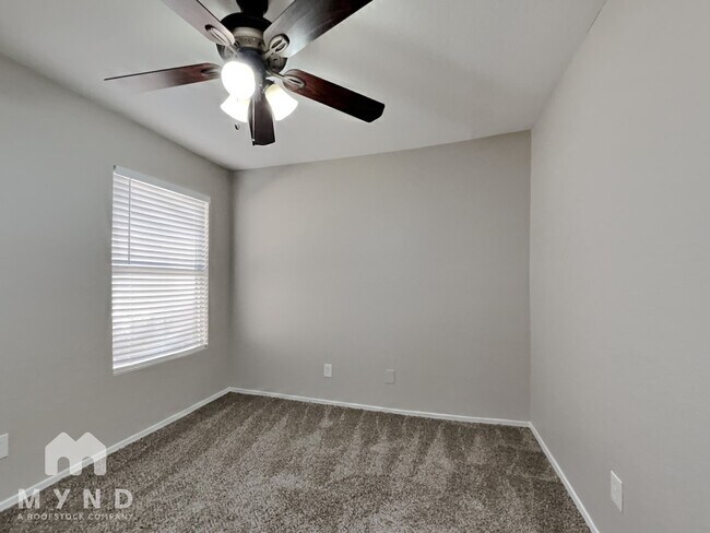 Building Photo - 8027 W Laurel Ln