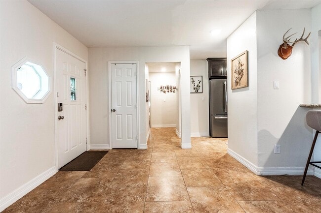 Building Photo - 11 10th Ave N