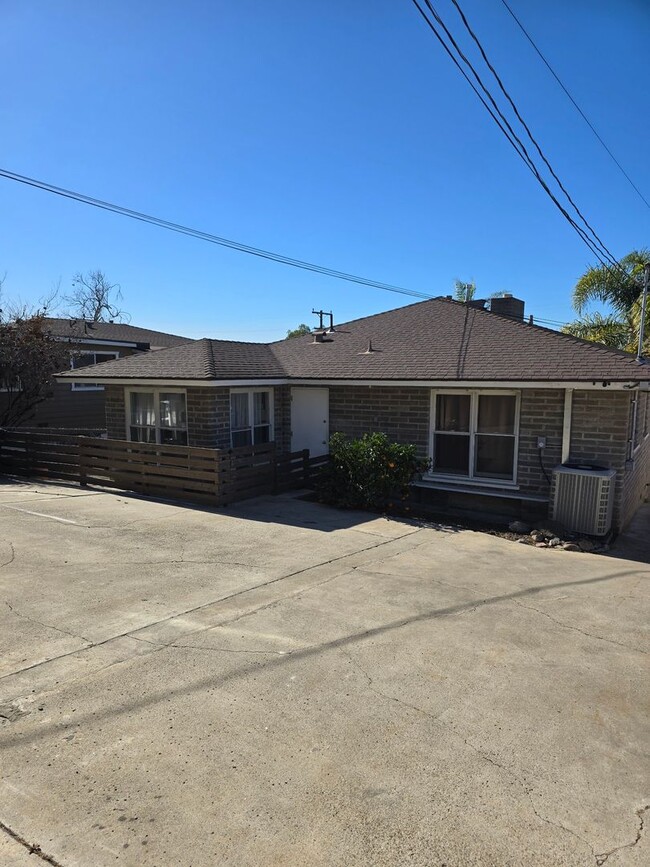 Building Photo - Newly renovated home 2 bedroom, 2 bath