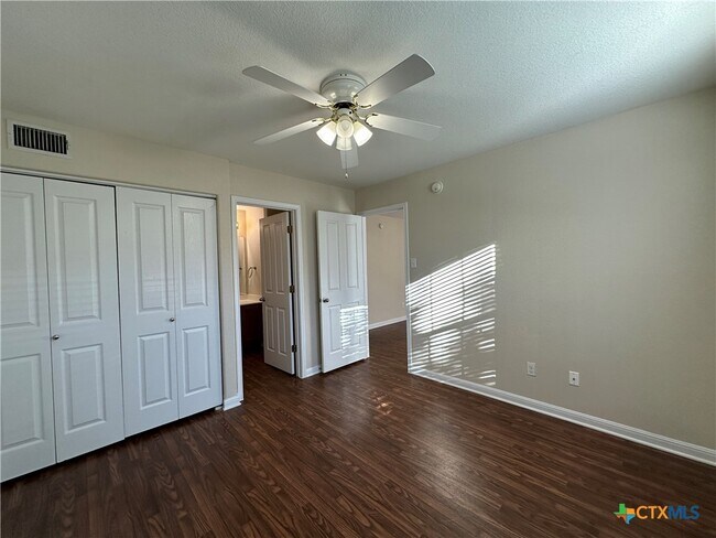 Building Photo - 148 Rush Haven