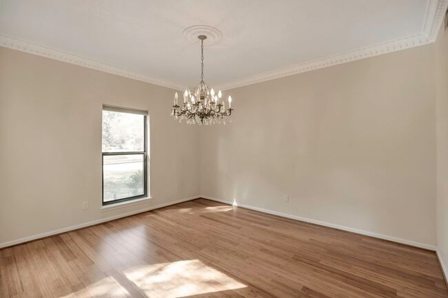 Building Photo - 1126 Crossroads Dr