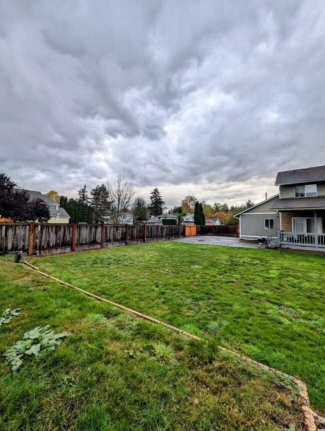 Building Photo - Luxury South Tacoma Home For Rent - Corner...