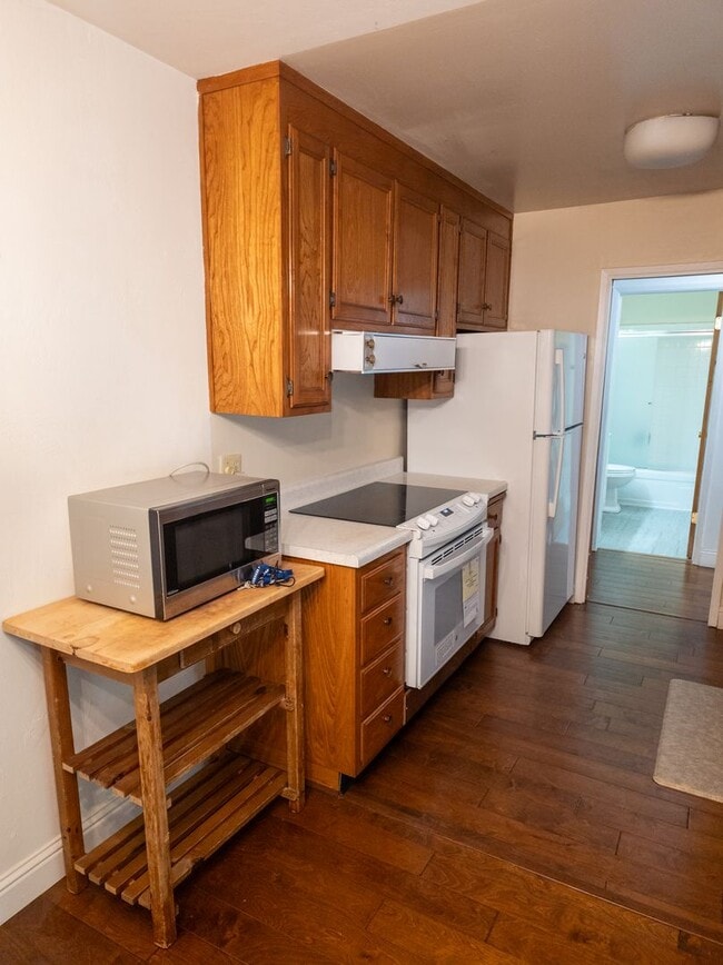 Building Photo - Spacious One Bedroom Condo Close to Piedmo...