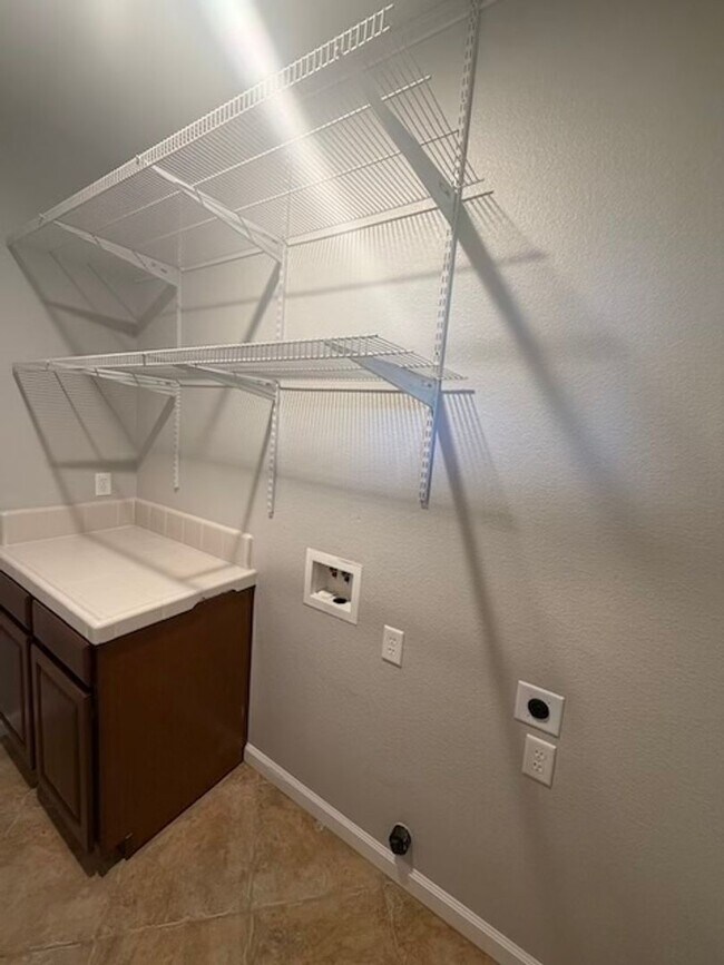 Building Photo - 4 Bedroom Home in Whitney Ranch with Access to Clubhouse