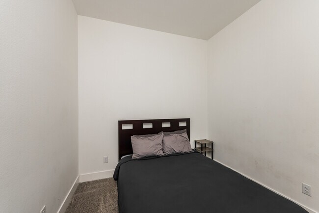 Building Photo - 2216 Dyson St