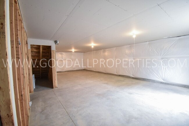 Building Photo - 3 Bedroom 2 Bath Home in Clive / Waukee School District