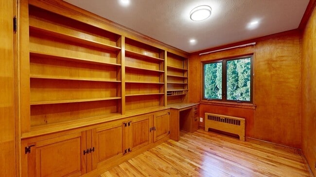 Building Photo - 36 Lorna Rd