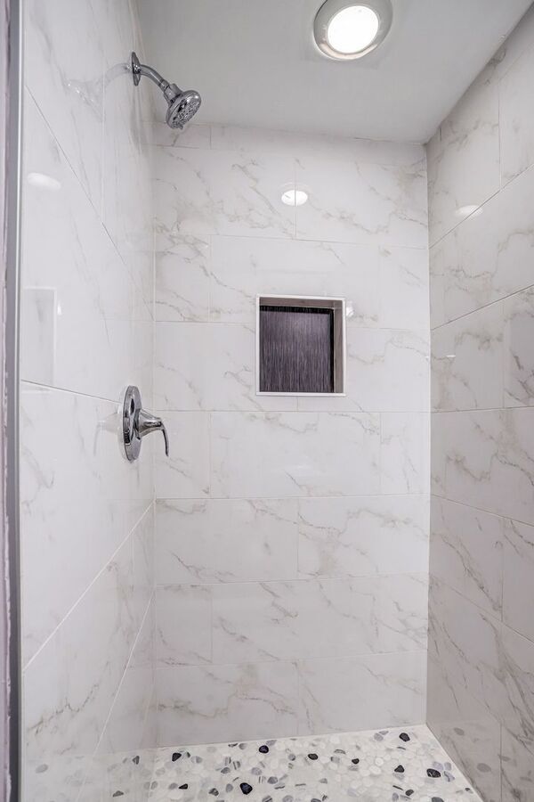 Building Photo - 812 Burns St SE