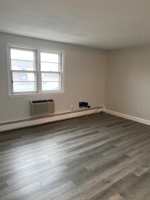 Bright, sunny large living room - 9 Cynthia Dr