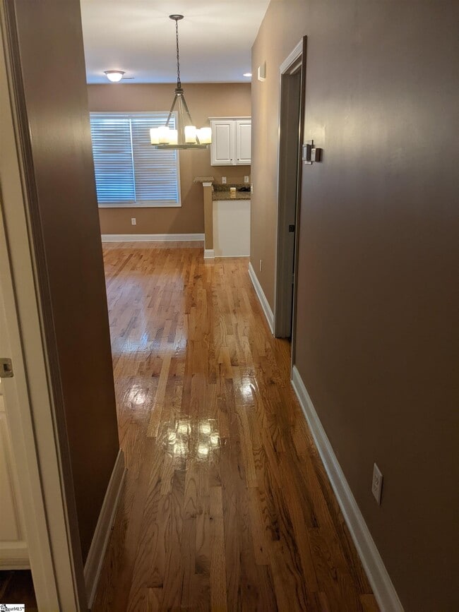 Building Photo - 10 Alex Ct