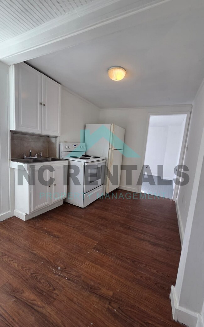 Building Photo - 613 Quarry St