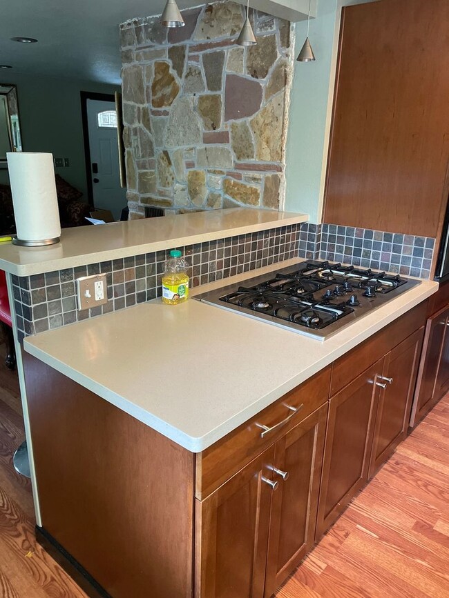 Building Photo - Modern 4BR Lakewood Home on Nearly Half an...