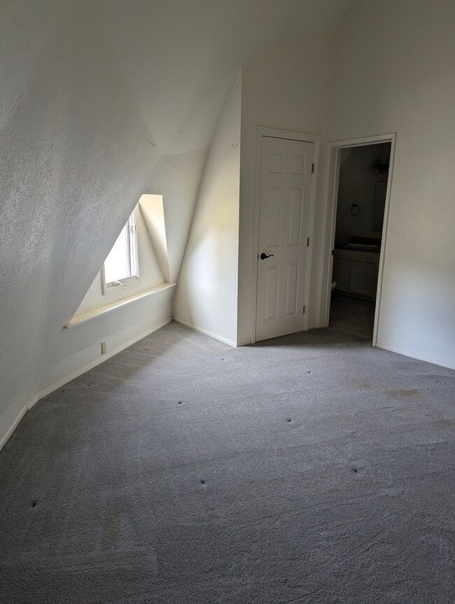 Building Photo - Spacious 2 story home located in West Golden Hills