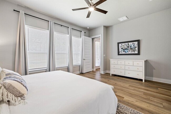 Building Photo - 708 Pinnacle Dr