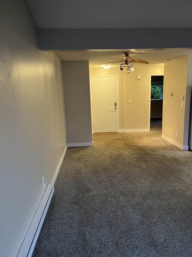 Living Room/Dining - Hill Crest Townhomes