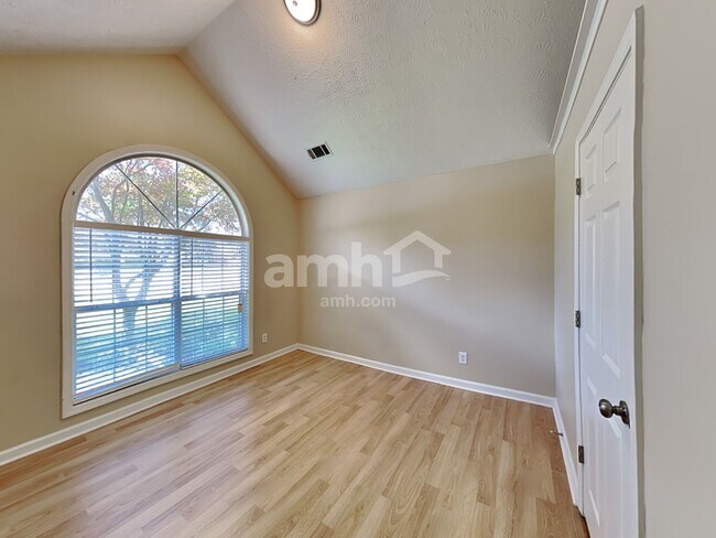 Building Photo - 4620 English Oaks Ln NW