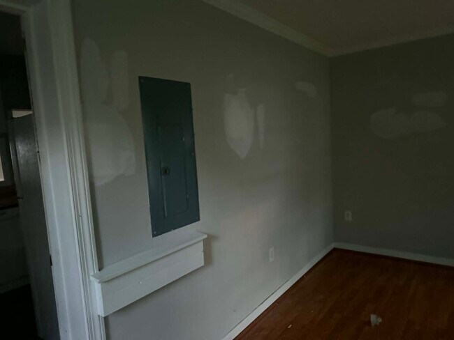 Building Photo - 122 W Westover Ave