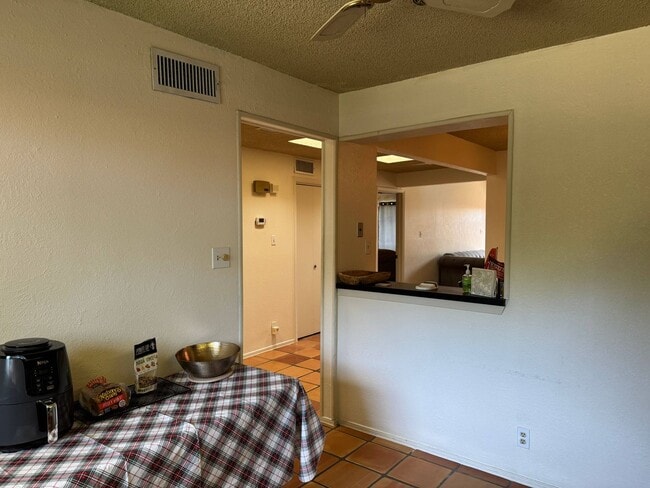 Building Photo - 2 Bed 2 Bath HOA Property
