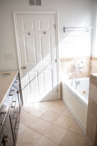 Building Photo - 5200 Valley Circle Blvd