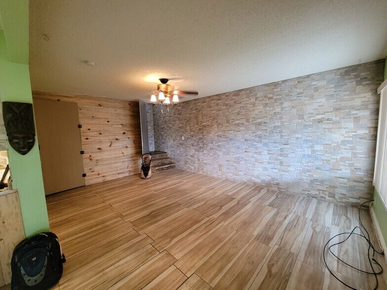 Building Photo - 230 Shadybrook Ln