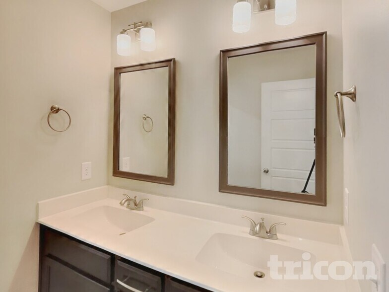 Building Photo - 124 Lucerne Ln