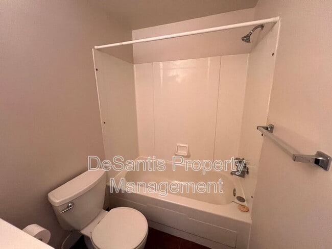Building Photo - 405 Lunar Ln