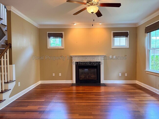 Building Photo - 616 Lake Artesia Ln