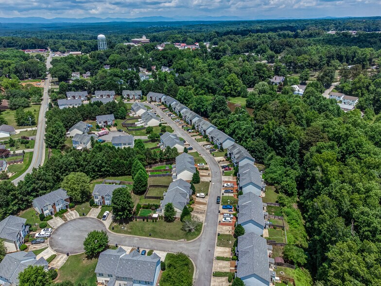 Building Photo - 211 Pearl Chambers Dr