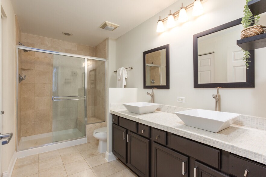 Building Photo - 1001 W Madison St