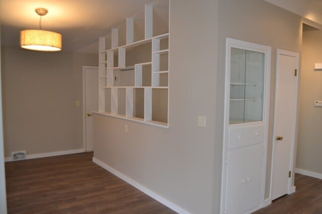 Building Photo - Ranch level home in great neighborhood! 2 ...