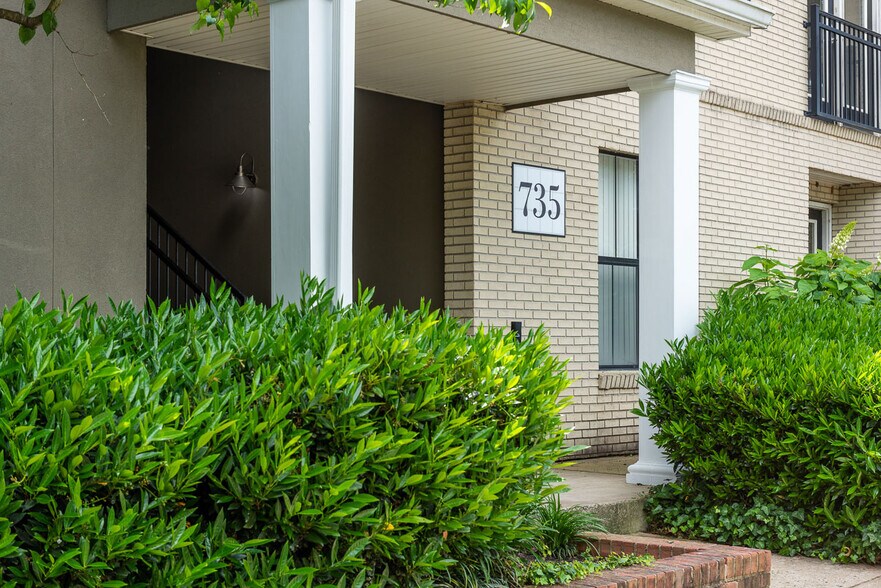 Building Photo - 735 Walker Sq