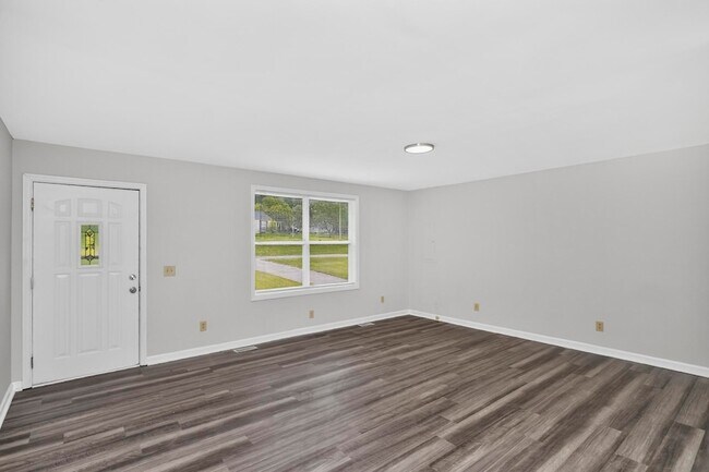Building Photo - 1009 Lynndale Dr