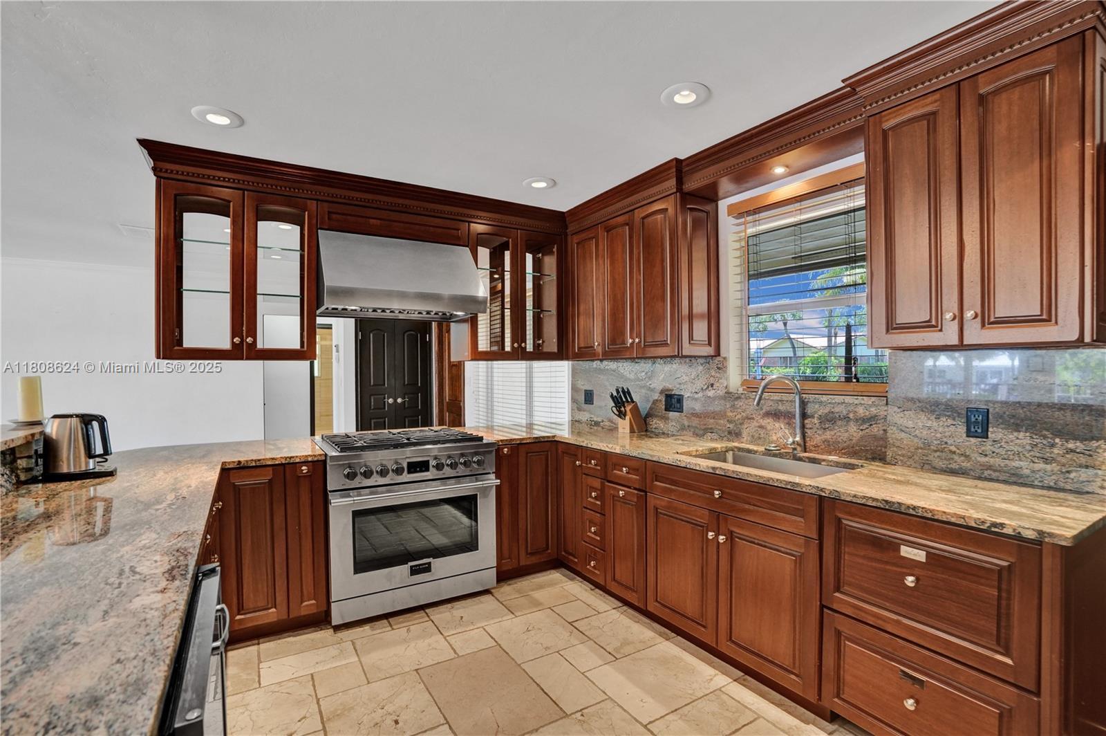 Building Photo - 3100 NE 56th Ct