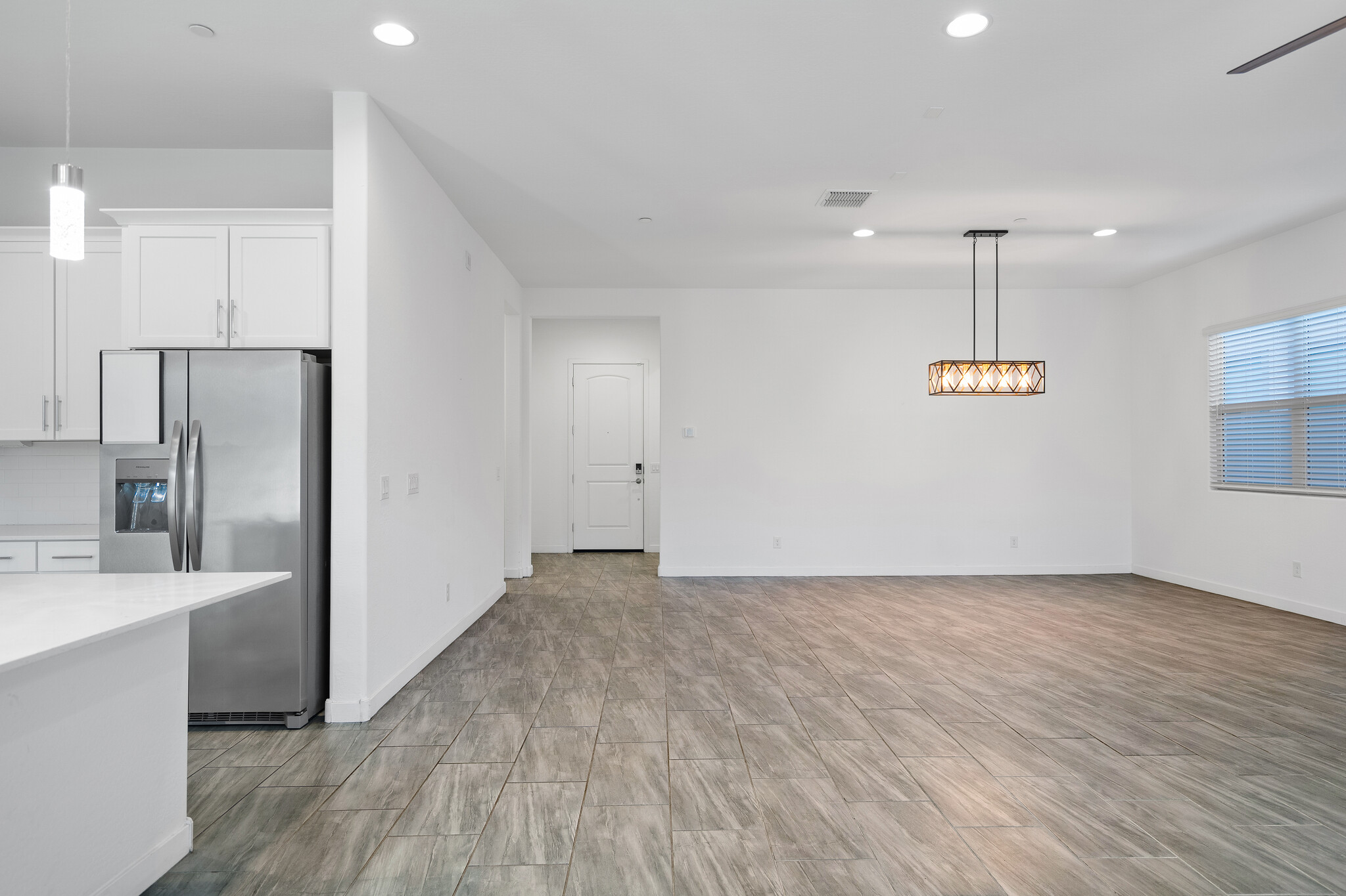 Building Photo - 9738 E Tiburon Ave