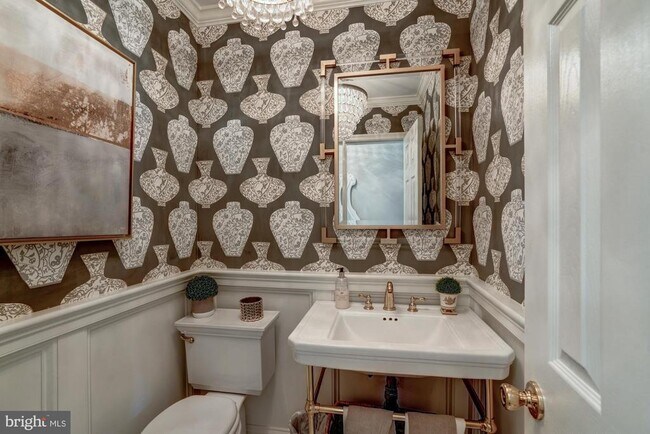 Building Photo - 5703 Brookside Dr