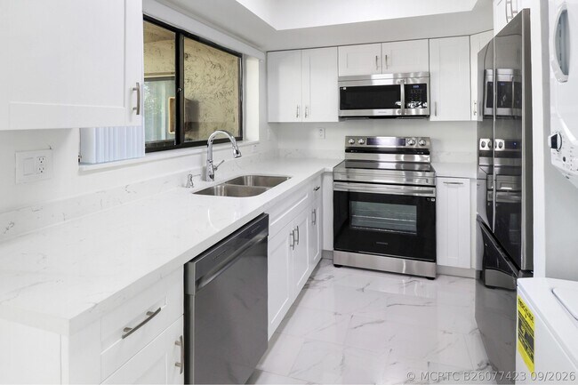 Building Photo - 2590 Coral Springs Dr