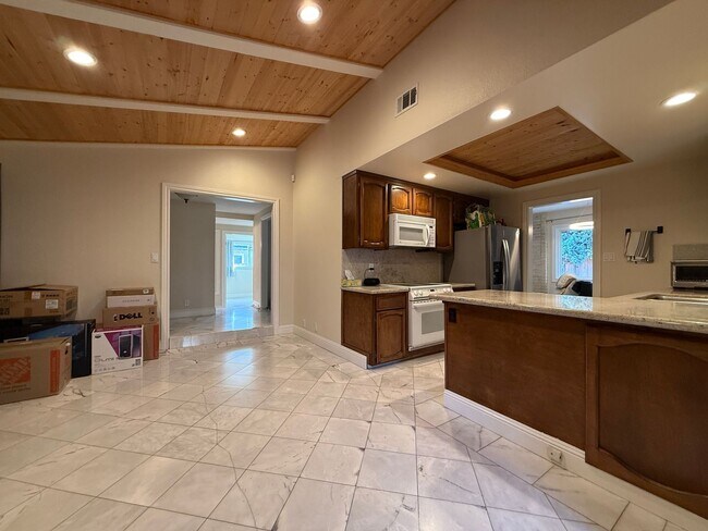 Building Photo - Spacious South San Jose Home with 3 Bedroo...