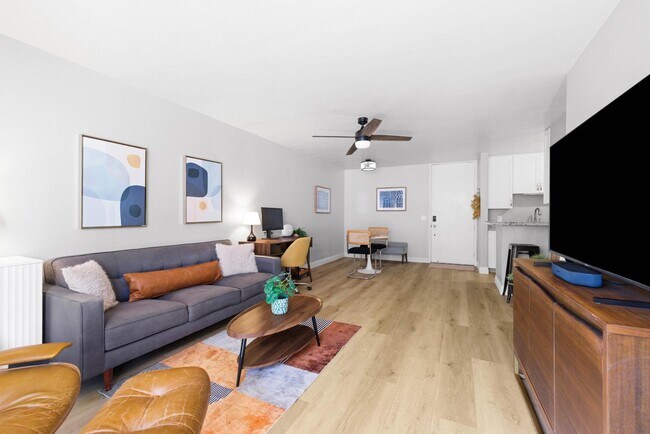 Building Photo - 6202 Friars Rd