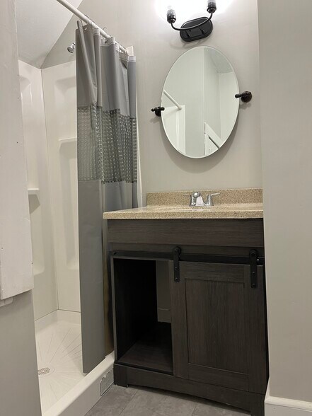 Full bath with shower - 5462 State Rd