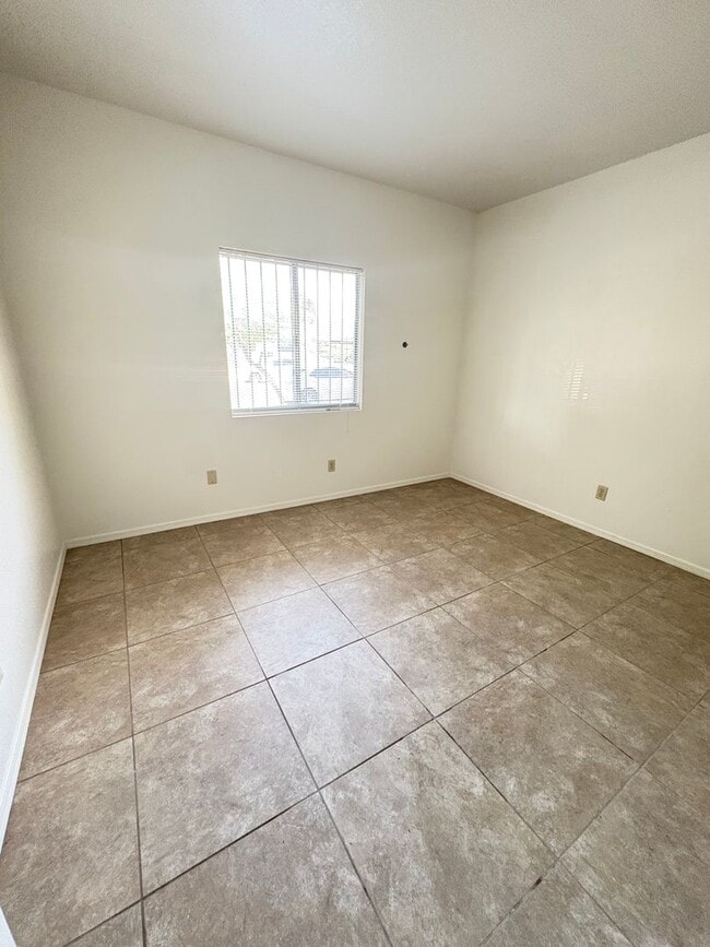 Building Photo - Townhome Cute 2bd/2ba